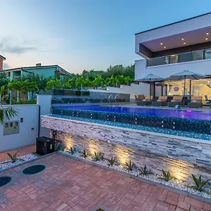villa-lorena-crikvenica.primorje-gorskikotar.com/